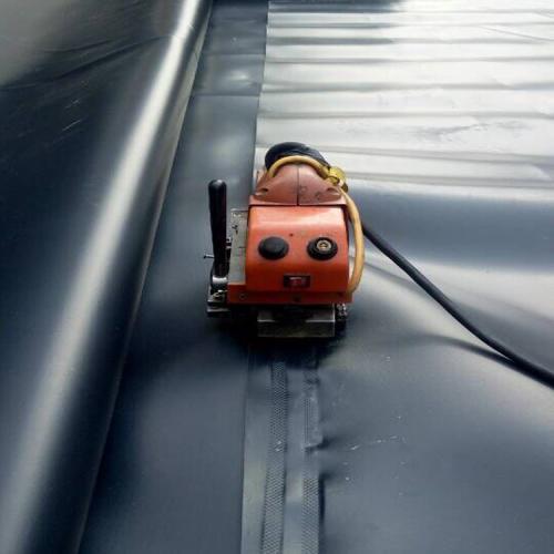 土工膜焊接.jpg 土工膜焊接.jpg